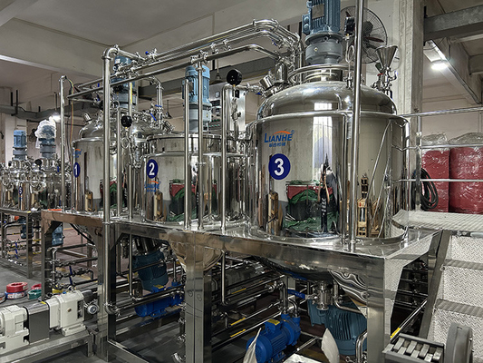 PLC 1000L Maszyna do produkcji kosmetyków Emulgujący homogenizator Pasta Mieszalnik maści