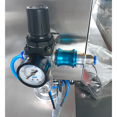 Półautomatyczna maszyna do zamykania butelek 220V / 110V z 4 rolkami